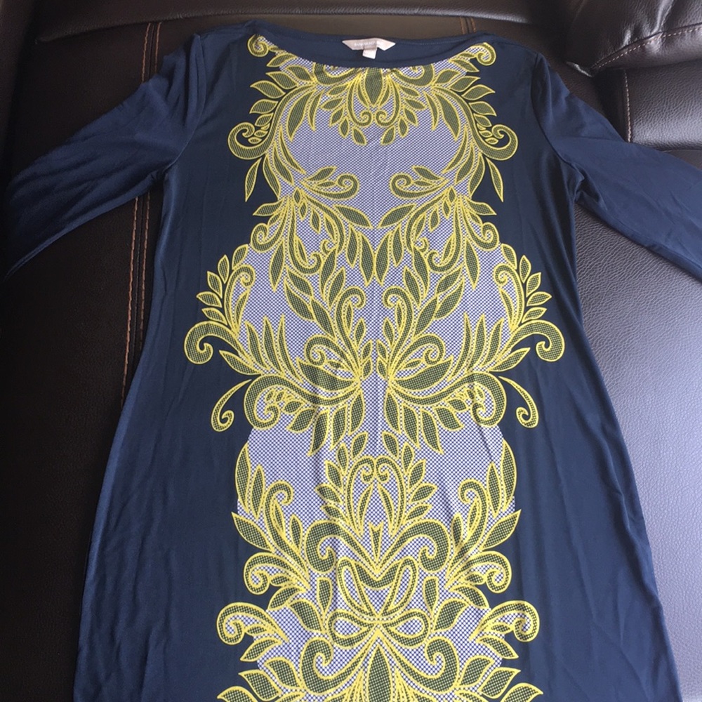 **BRAND NEW/ NEVER WORN KNEE LENGTH DRESS***